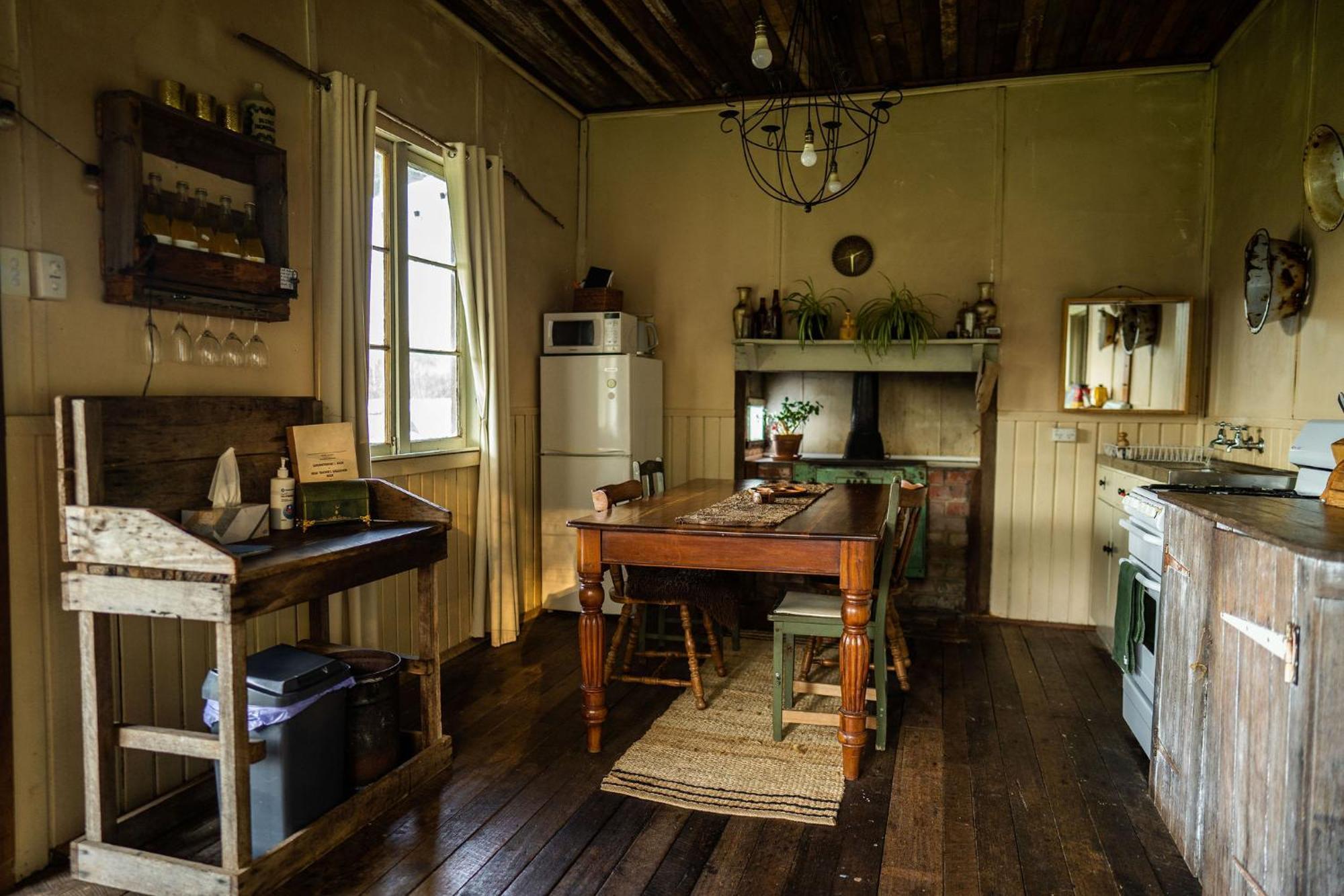 Cosy Farmstay: Green Cabin At Whispering Woods Beedelup Exterior photo