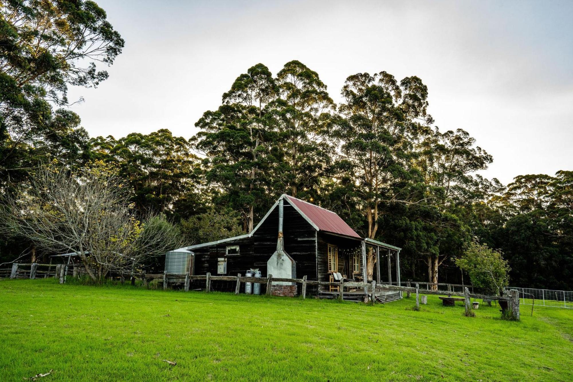 Cosy Farmstay: Green Cabin At Whispering Woods Beedelup Exterior photo